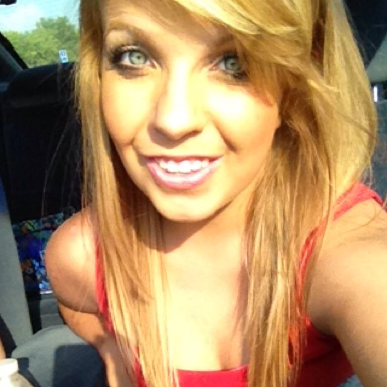 Senior at the University of Akron. 22. Studying Finance. ΑΓΔ alum