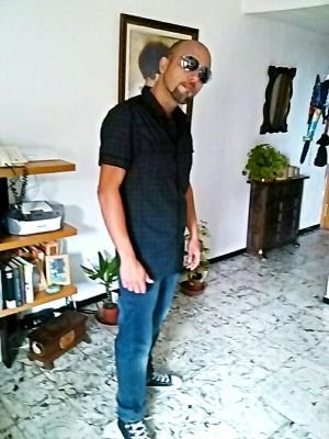 un canario ,con ganas de:fastidiar,incordiar y pasarlo bien :PUn borde para unos ,un maquina para otros !!!