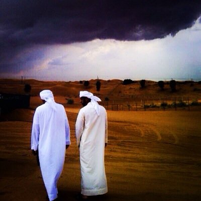 أحب الامارت و اعشق رِمالها وأتنفس هواها