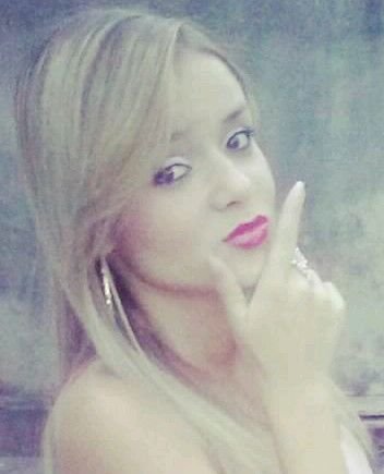 _carolloirinha's profile picture. Eu não tenho culpa se o papai me fez direito :p