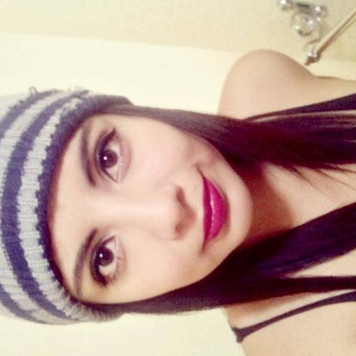 Mis tuits no tienen dedicatoria, o puede que tal vez. Vine a decir chingaderas sin que me molesten.
http://t.co/4g0R5IegVe ♥