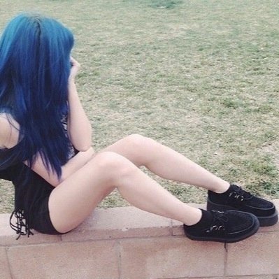 Ellie | Bands, piercings, and colored hair | Senior ✌