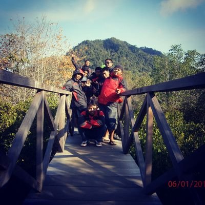 cinta itu brkata yang mnrut dia benar... melalui hati.