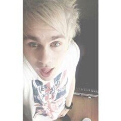 hey babe this is a free follow from @backroomikey :) follow her and ask for a follow back love you