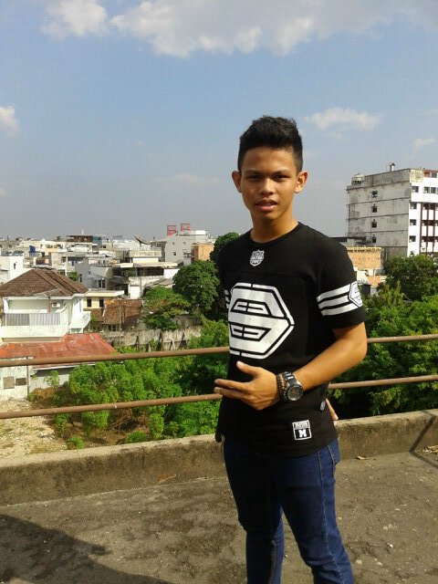 MDimasArynto's profile picture. Aku memutuskan hidup dalam semua kehidupan, agar aku dapat mengerti tentang diriku secara sempurna | Awal agustus