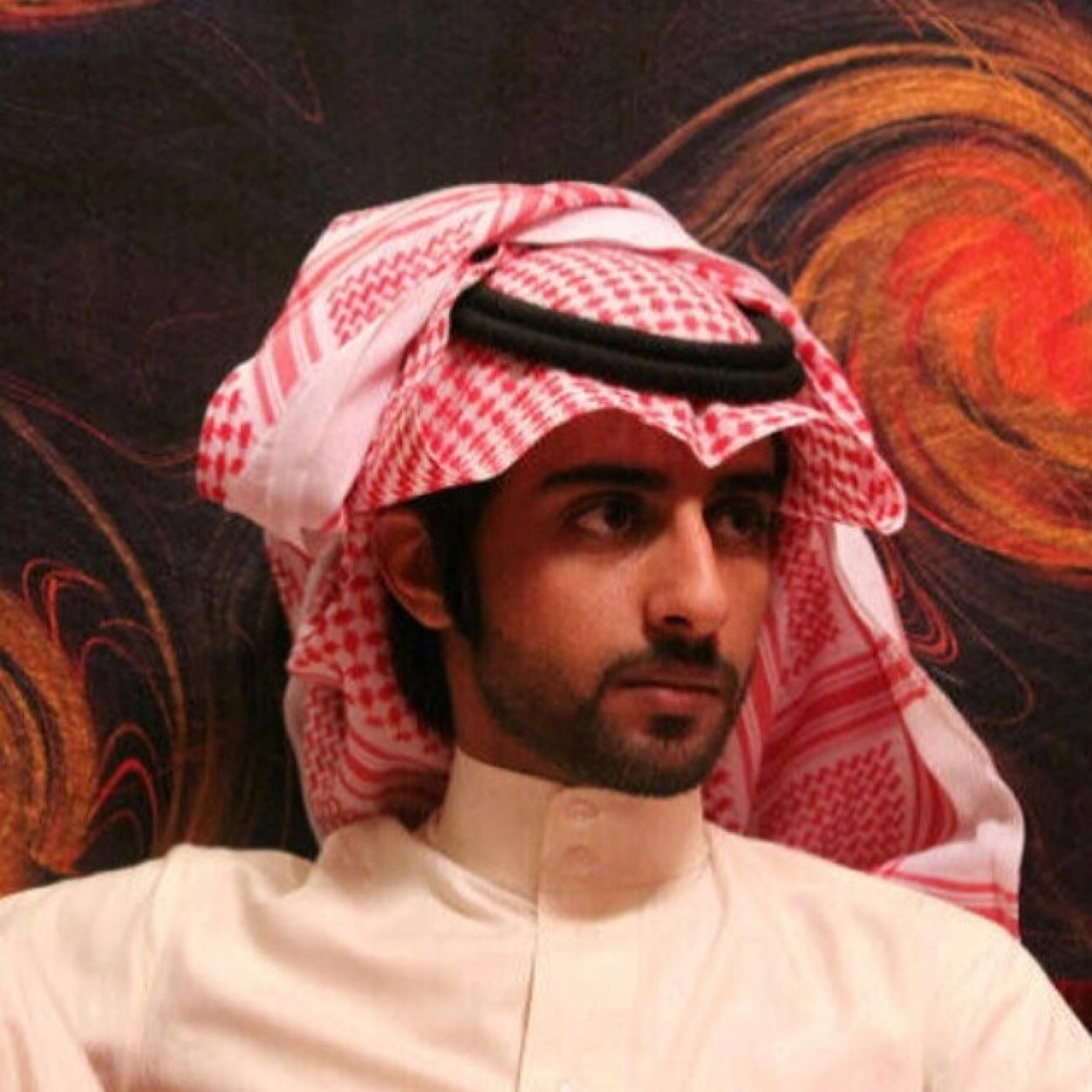 طالب هندسة في أمريكا، عاشق للهلال و محب للشعر، قدوتي في الطموح الملك فيصل ، وفي الكفاح عبدالله الطريقي ، وفي النجاح غازي القصيبي ، وفي الأدب خالد الفيصل ..