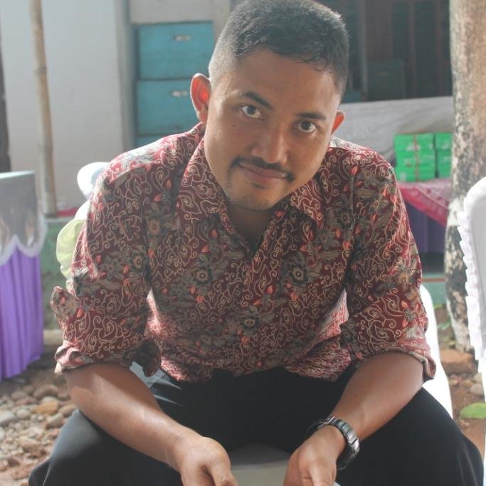 SiswoAgus's profile picture. Mencoba menemuiMu di akhir episode yang bernama kehidupan. Ya Rabb, lihatlah aku.