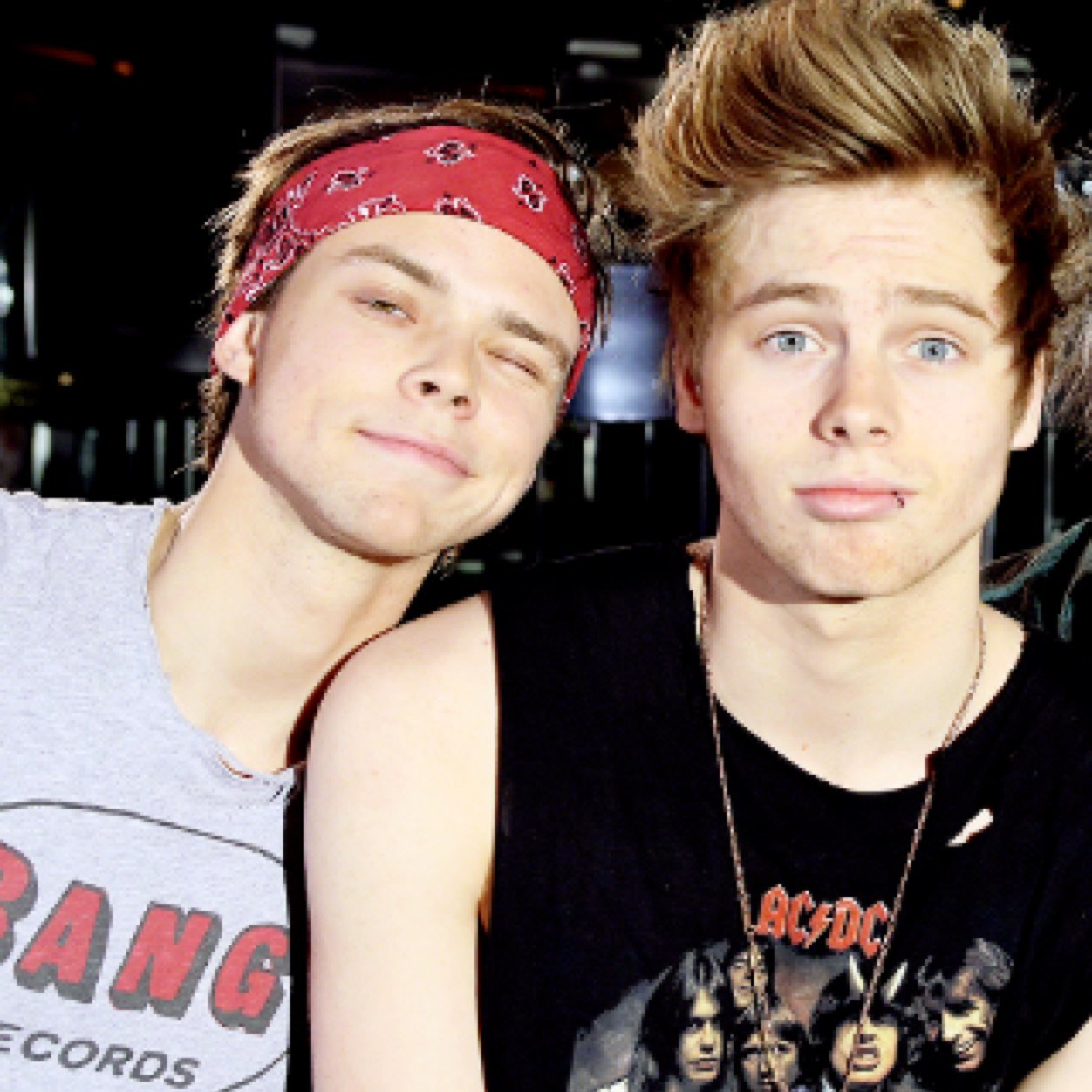 Official acc is @Arina5SOS turn on her notification shes doing gain tweet! -@Arina5SOS