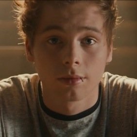 Luke Robert Hemmings please follow me or at least follow @freakinggirl14. You're my sunshine :) iloveyouuuu! x