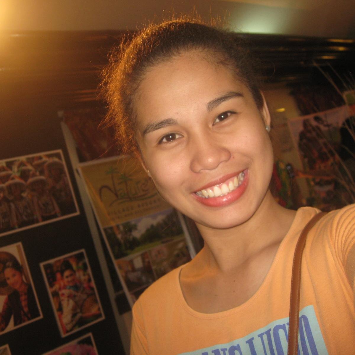 3rd year BSED-Filipino Student/Loves to sing. :)