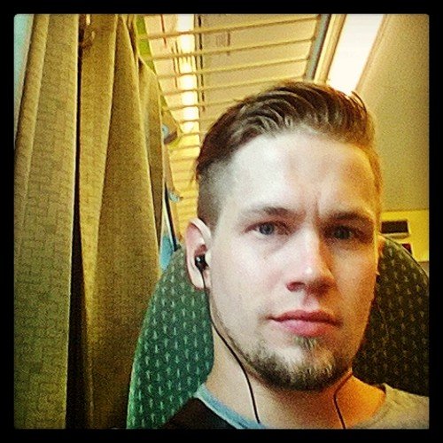 Full time music-a-holic and sports!. (re)Tweets about everything.