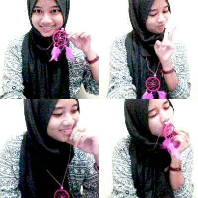 Ditakdirkan Lahir tangal 29 mei 1997. |suka di panggil mujaer |anak pertama mamah handayani♥ | suka merah | suka sama boneka yang kupingnya panjang stich♥☺