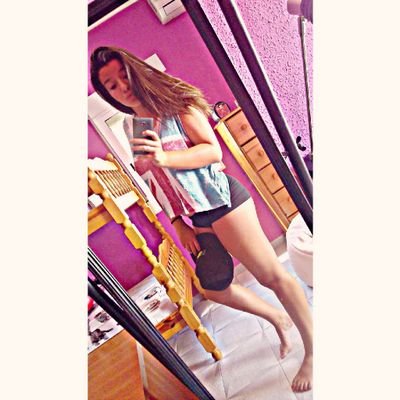 14 veranos,regalando sonrisas desde el 2000,bailarina con mil sueños por cumplir.   Tequiero pequeñiiiiiiiin,mi luna*-*