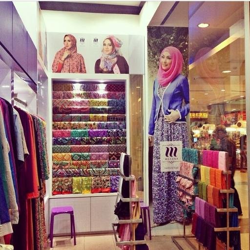 Gamis & Hijab | Lembut, Nyaman & Tidak Panas | M E Z O R A PLAZA MEDAN FAIR LT.1 NO. 41 telp. 061-4140610
