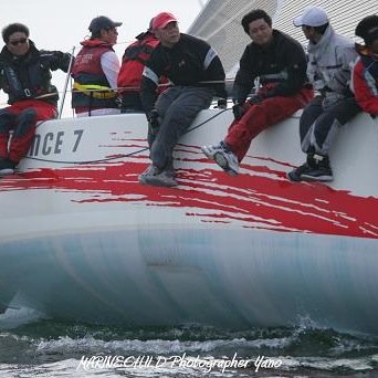 相模湾で乗ってます。