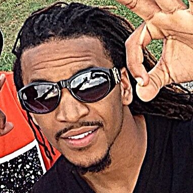 Tele comm & film major | Cool | Dreadhead | UA17 | Made to live that Lavish life because succes is all i work & sweat for.