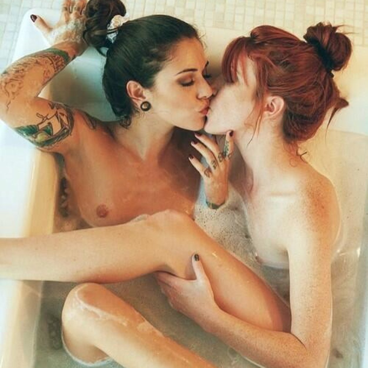 LesbianLesbianLesbian
666       666       666