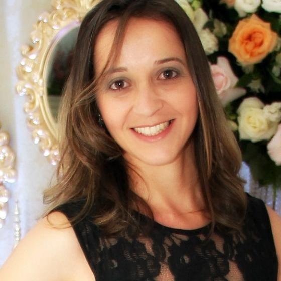 Administradora apaixonada, feliz com tudo que tenho e agradecida por tudo sou...