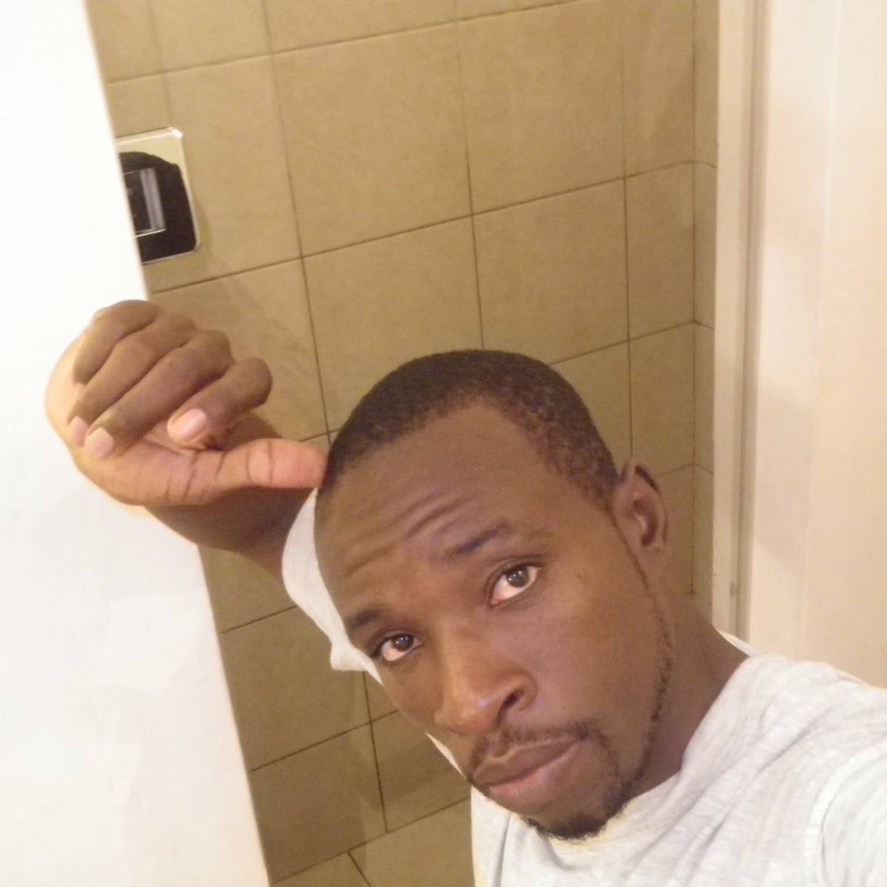 AlombaKelly's profile picture. Focuss on your breath and calm your mind.