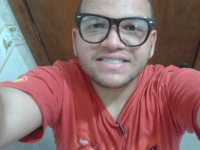 Em branco *__* Não mentira, porque se tivesse em branco não teria nada escrito kkk'