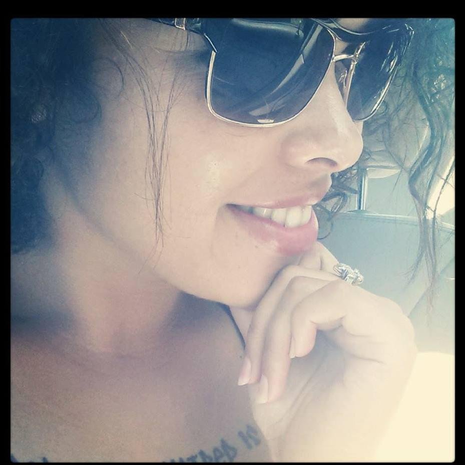 yllwkid's profile picture. Not a hot commodity, just a simple SOMEBODY.