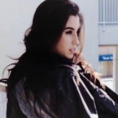 Votre compte source sur le style de vos célébrités préférés! (Si vous aimeriez avoir des tenues sur un artiste en particulier, demandez!)