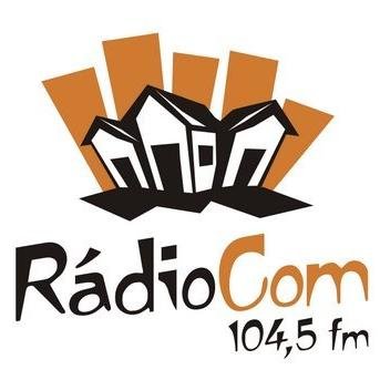 Programa jornalístico que, desde 2002, é transmitido pelas ondas livres da RádioCom 104.5 FM.
De segunda a sexta-feira das 8h30min às 10h30min.
