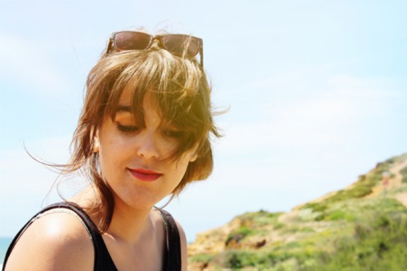 Anne_K_Wolf's profile picture. Seriólica, Bibliófila, Cinéfila, Chocoólica, toda eu sou constituída por vícios incontroláveis :v