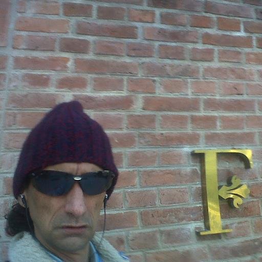 Tecnico en Informatica,Reparaciones y Seguridad en Redes. Me apasiona lo Paranormal. Un rebelde mas... 
Soy de la Generation X  
 Instagram: jamaal_guille