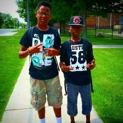 #TeamDarkSkin
13
416
Killin it
1. OTF
2. SCHOOL
3. BALLISLIFE
