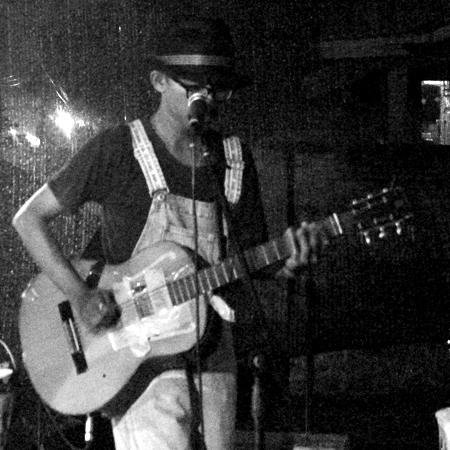 MedjaKosong's profile picture. Bermain musik dan minum kopi. Wah, hujan! Footstopmkan hatimu di Piaman Delta Blues. Enjoy! Kontak Medja Kosong di : Info_medjakosong@yahoo.com 0812-66609412