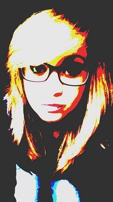 _FanU_'s profile picture. Pintora, bebedora experta de jarras en el Barba, señora de tres, amante de Stephen King. 2º premio de eructos de la comarca por detrás de @pipotheking