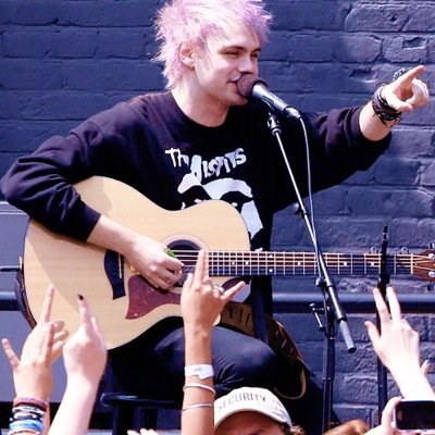FREE FOLLOW FROM @MAGICALMVKE PLEASE FOLLOW BACK I DO 5/4 DMS EVERY DAY AND I FOLLOW BACK