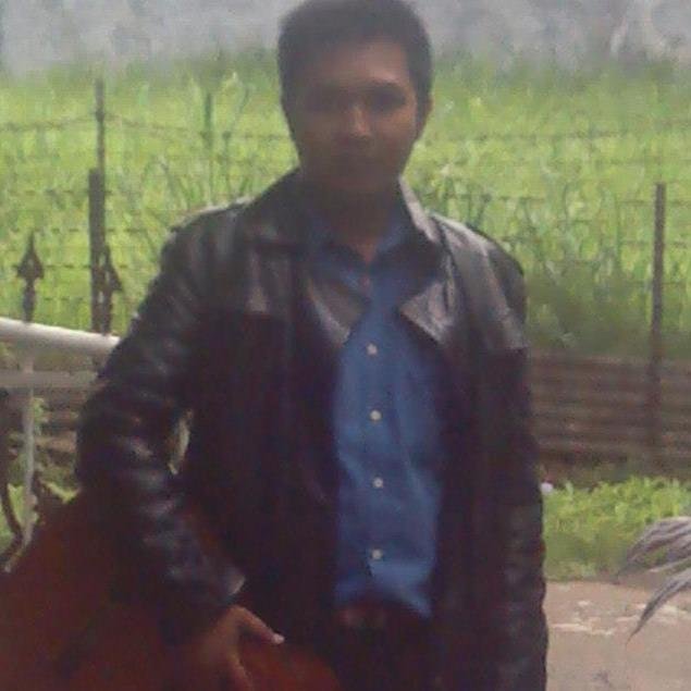 Bass,Rytemgitar ,Vocal ,Backing Vocal.
