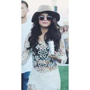 Hello I do not know what to do, but I'm ​​always pleases me enjoy my time @justinbieber follow here@Justn_idol