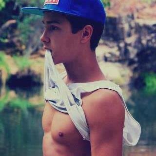 Escribo lo que a ti te gusta leer, no te culpo si te enamoras.                                 SEGUIME  & TE SIGO RAPIDITO♥