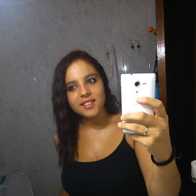 soy una gran fan de pablo alboran y me gusta cantar bailar y salir con mis primas y amig@s cariñosa risueña y amable aunque un poco desconfiada