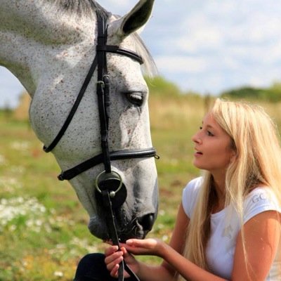 elenagrout395's profile picture. 