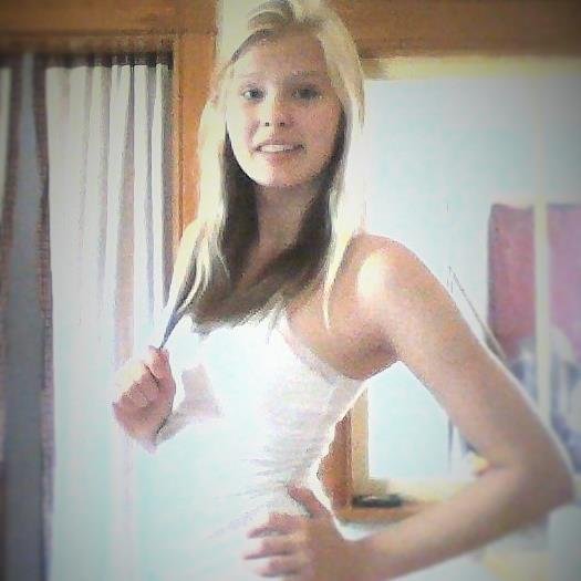 Love cheerleading, volleyball. and hanging with my friends. Follow me:)