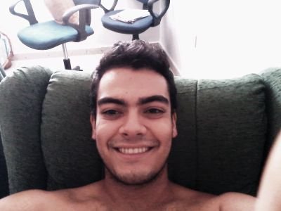 ¿Qué prefieres, pedir perdón o permiso? Borracho en público hombre en privado. Amante de mis vicios, el placer no es pecado. La vida sin música sería un error.
