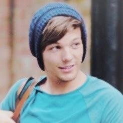 Hey i just want to let you know louis loves you so so much!! I love you and i hope i made you smile :) - @bloodshotziaII