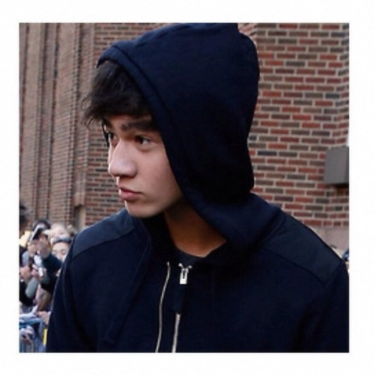 gave you a free follow, follow me on @wineIarry I follow back