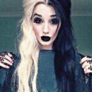 ♡koreans♡/yzouy/asour♡: : أجَمل إبتَسامہ هَي :- عَندما تبتسم لِ شخص ليس مَوجود من حولك ولكنہُ خَطر عَلى بَالك