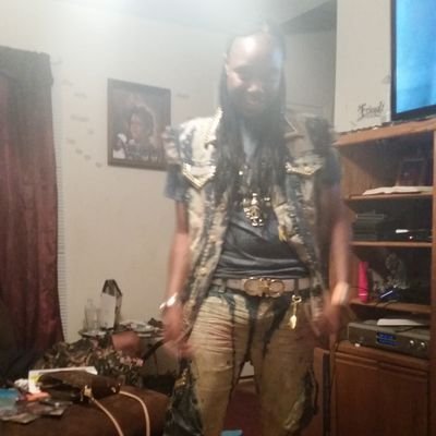 Female Rap artist of EBG ent  follow me on ig :EBG Eclass EBG lilnate soundcloud:Eclass Longway booking FB EBG Eclass booking feature info 706325 9660 from colu
