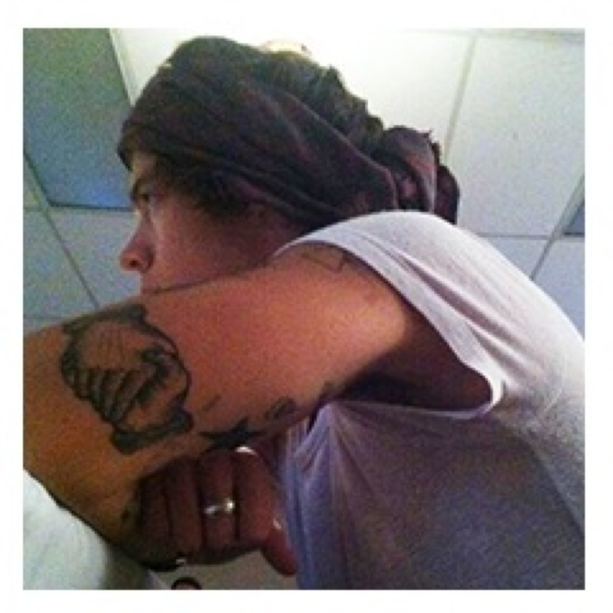 gave you a free follow, follow me on @wineIarry I follow back