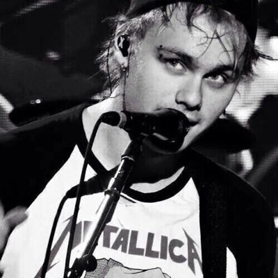 hi! 
 @punkcliffrxd 
gave you a free follow, 
so please follow her back! 
thanks and Ily!