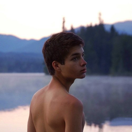 Everyone grows but I did it really fast. -that used to be me https://t.co/oHGgJ1XweM
I'M NOT THE BOY IN THE PIC. #sorrynotsorry