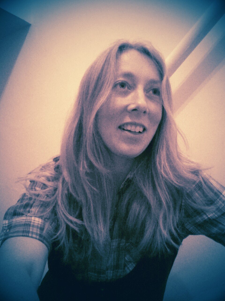 BSL Inclusion Worker. Loves reading, writing poetry, art, geology, sci-fi/horror, comedy, music and has full respect for mother Earth.