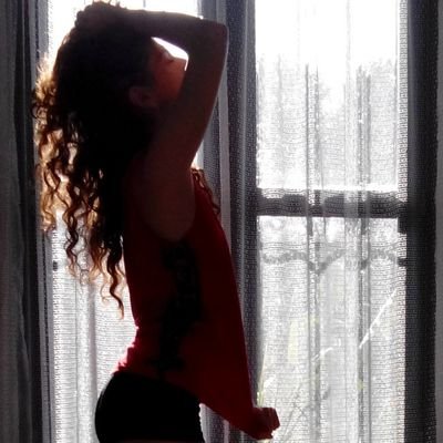 veromastachi's profile picture. La guerra que doy es la paz que me pide el alma. Buscaba en los escombros como acto de fe. Ahora canto con los pájaros.