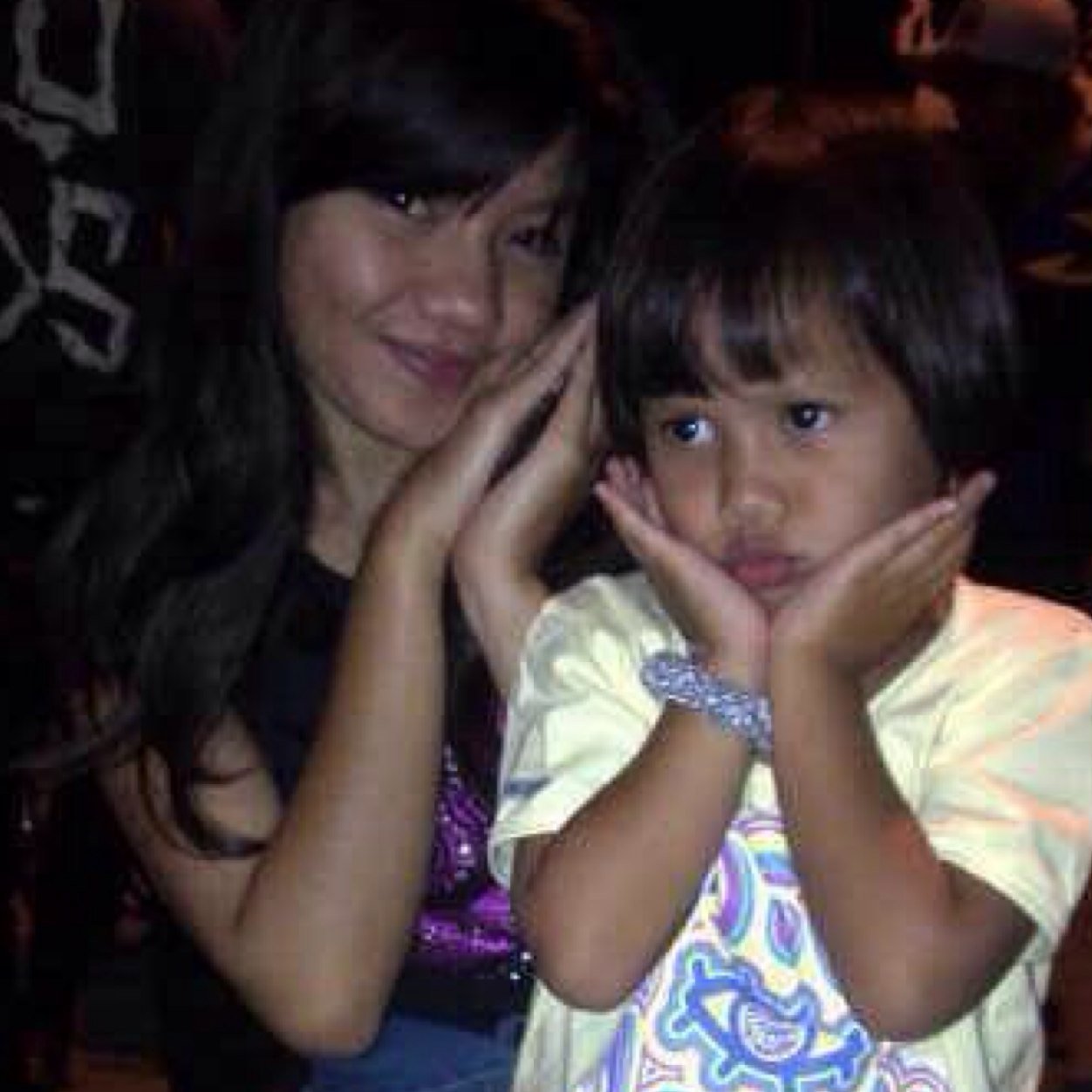 ariwulan_04076's profile picture. ♥Mom♥Pap♥brother♥....